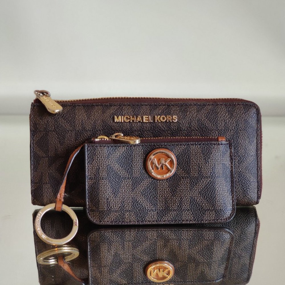 Michael Kors Jet Set Three Quarter Zip Wallet